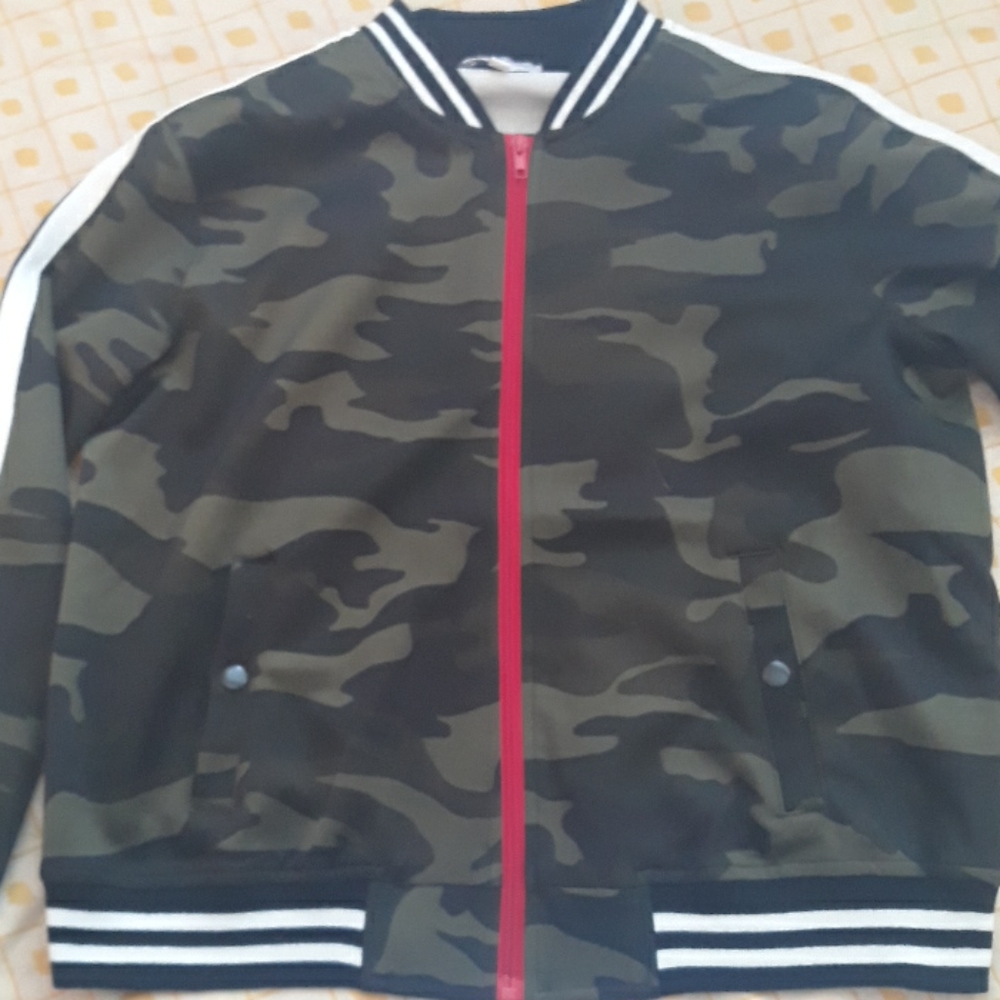 White striped camouflage zip-up jacket